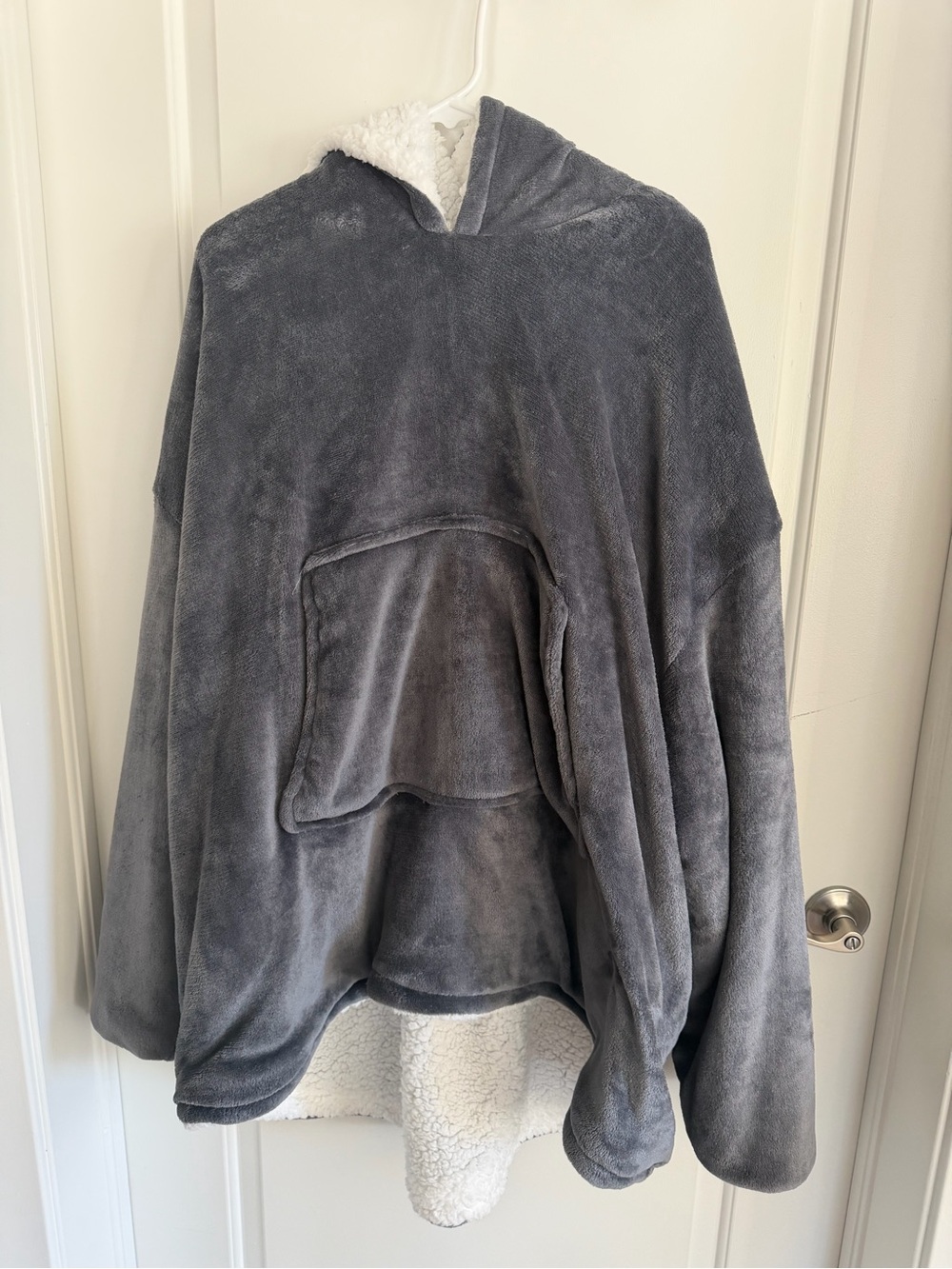 L’AGRATY Wearable Blanket hoodie sweatshirt